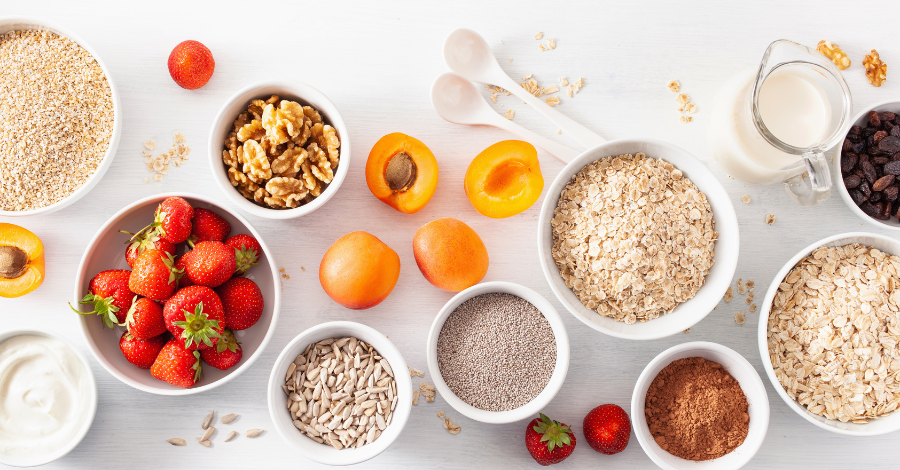 Imagem de frutas e cereais que ALIMENTOS QUE AUMENTAM A IMUNIDADE.